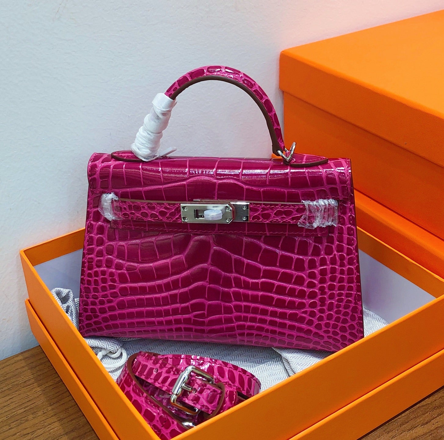 Glossy Croc Pattern Small Top Handle Crossbody Handbag