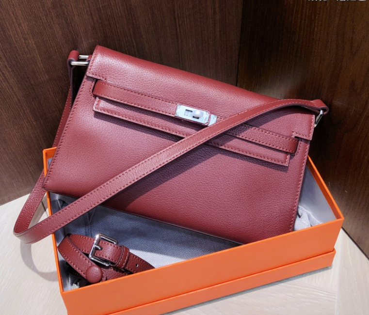 Classic Cowhide Multi-Wear Underarm Baguette Shoulder Bag