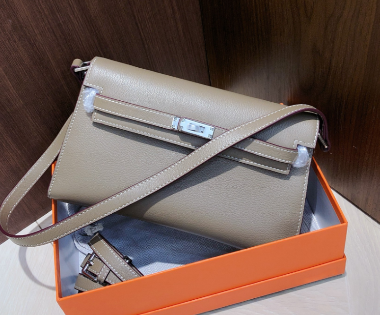 Minimal Cowhide Underarm Shoulder Bag